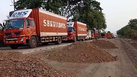 नाशिक-गुजरात महामार्गावर मोठी वाहतूक कोंडी; वाहनांच्या ३ ते ४ किलोमीटरपर्यंत रांगा