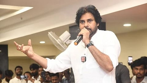 Pawan Kalyan: शपथ घेतल्यानंतर पवन कल्याणने केलेल्या कृतीने वेधलं सर्वांचं लक्ष; इंटरनेटवर Video Viral 