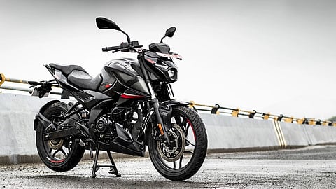 नवी Bajaj Pulsar N160 आहे दमदार; चिखलात आणि निसरड्या रस्त्यावर धावेल भन्नाट, जाणून घ्या किंमत 