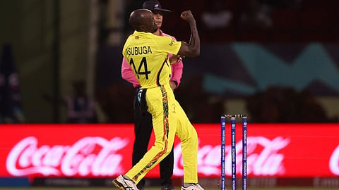 PNG vs Oman: इतिहास घडला! युगांडाच्या ४३ वर्षीय गोलंदाजाने मोडला टी-२० क्रिकेटमधील सर्वात मोठा रेकॉर्ड 