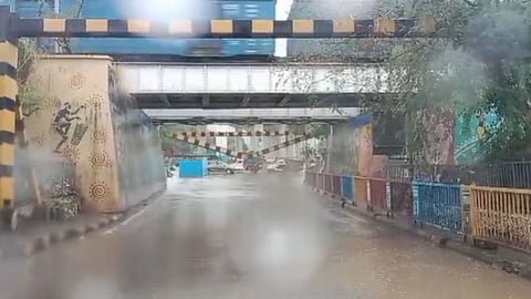 नवी मुंबईत ४० फूट लोखंडी कमान कोसळली, पोलीस प्रशासन मदतीला धावलं 