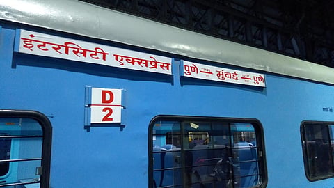 Mumbai-Pune Train Video: मुंबई-पुणे प्रवास करणाऱ्यांसाठी महत्वाची बातमी, २८ ते ३० जूनपर्यंत २ ट्रेन रद्द