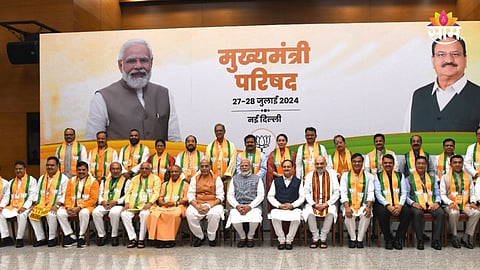 BJP CM Meeting Delhi: दिल्ली दरबारी उपमुख्यमंत्री देवेंद्र फडणवीसांना मान! मुख्यमंत्र्यांच्या बैठकीत थेट पहिल्या रांगेत स्थान; फोटोची राजकीय वर्तुळात चर्चा 