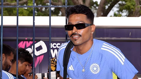 Hardik Pandya, IND vs SL: टीम इंडियाचं टेन्शन वाढलं! हार्दिक पंड्याची वनडे मालिकेतून माघार; मोठं कारण आलं समोर