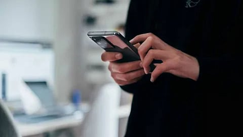 पत्नीसोबतचे प्रायव्हेट फोटो-व्हिडीओ अन् मोबाईल चोराने मालकाला फोडला घाम!