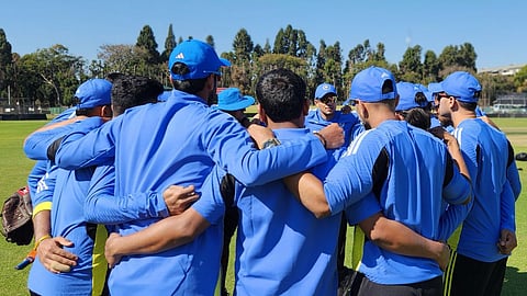 Ind vs ZIM 1st T20 : झिम्बाब्वेविरुद्धच्या सामन्याआधी शुभमन गिलच्या नेतृत्वात भारतीय संघ रणनीती ठरवताना. 