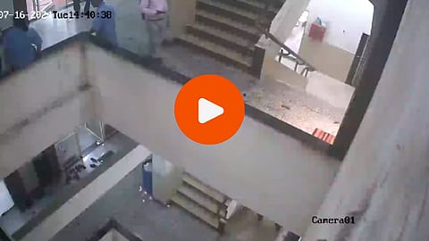 Dombivli News: मस्करीच्या नादात तिसऱ्या मजल्यावरून पडून महिलेचा मृत्यू, पाहा डोंबिवलीतील घटनेचा थरकाप उडवणारा VIDEO