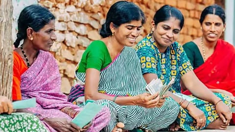 Maharashtra Government: 'लाडक्या बहिणीं'च्या साक्षीने होणार नव्या सरकारचा शपथविधी सोहळा,  १० हजार महिला लावणार हजेरी