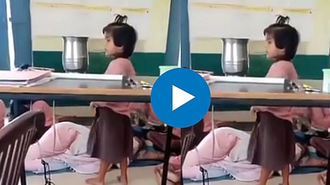 Viral Video: वा रे वा 'गुरू'!  भरवर्गातच शिक्षिकेने घेतली झोप; विद्यार्थिंनींना घालायला लावली हवा