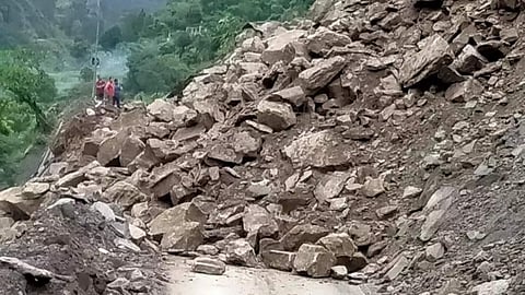Kolhapur News: उत्तराखंडमध्ये अडकले कोल्हापूरचे पर्यटक, जोशीमठजवळ दरड कोसळल्यामुळे अनेकांचे हाल