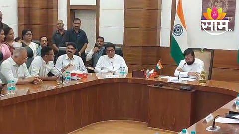 सर्वात मोठी राजकीय घडामोड, शिंदे-ठाकरेंमध्ये महत्वाची बैठक; वर्षा बंगल्यावर काय घडतंय?