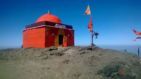 कळसूबाई शिखरावर कसं जायचं