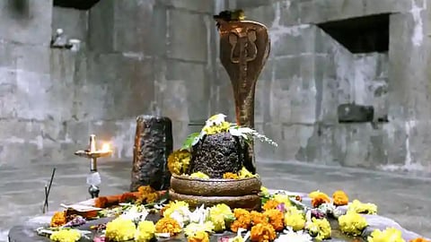 Shravan 2024: श्रावणात दिवसानुसार शिवलिंगावर अर्पण करा 'या' गोष्टी; मजबूत होईल नवग्रह, मिळेल पदोन्नती आणि भरपूर पैसा 
