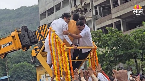 NCP News Pune: 'शिवस्वराज्य' यात्रेत दुर्घटना टळली! अचानक क्रेनमध्ये बिघाड, जयंत पाटील खासदार अमोल कोल्हे थोडक्यात बचावले; VIDEO 