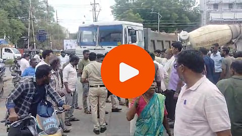 Akola Accident: भरधाव डंपरने महिलेला चिरडले, दोन्ही पायांवरून गेले चाक; अपघाताचा थरारक CCTV 