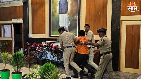 गाडीच्या काचा फोडल्याची घटना