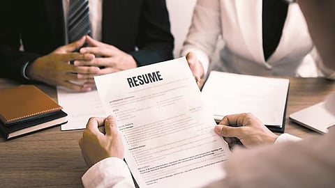 High Paying Jobs: 'या' नोकऱ्यांसाठी महाविद्यालयीन पदवीची गरज नाही; 12वी पास असाल तरी मिळेल भरपूर पगार