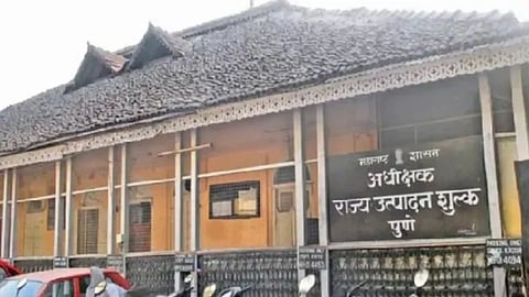 Pune Crime: पुण्यात राज्य उत्पादन शुल्क विभागाची कारवाई; विदेशी मद्यासह ७६ लाख ५५ हजार रुपयांचा मुद्देमाल जप्त