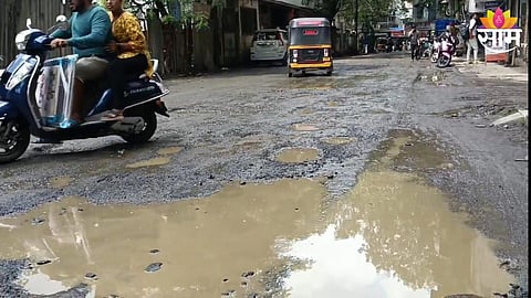 कल्याणमध्ये खड्ड्यांचं साम्राज्य, आमदार विश्वनाथ भोईर संतापले; आयुक्तांना इशारा देत म्हणाले...