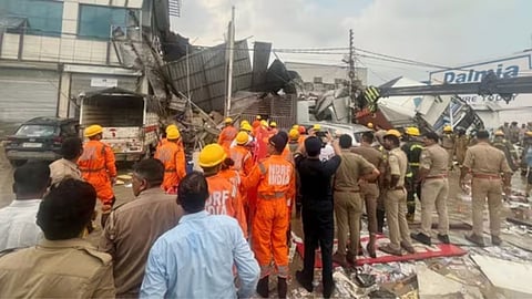 Building Collapsed: औषध कंपन्यांच्या गोदामाची इमारत कोसळली, अनेकजण ढिगाऱ्याखाली दबले 