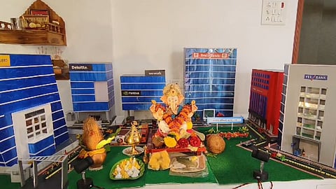  मुंबईतील लोकल गर्दी कशी कमी होणार? डोंबिवलीतील कुटुंबीयांनी गणेशोत्सवाच्या देखाव्यातून दिला महत्वाचा संदेश, वाचा