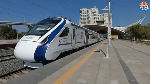 Vande Bharat Express ट्रेन at Mumbai CSMT station with updated schedule for Nanded route effective May 2026.