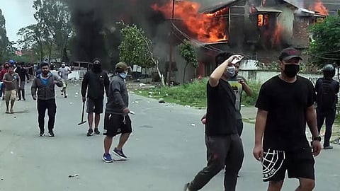Manipur Violence: मणिपूरमध्ये पुन्हा पेटलं! २ दिवसात ७ जणांचा मृत्यू; ३ जिल्ह्यात कर्फ्यू, इंटरनेट सेवाही बंद 