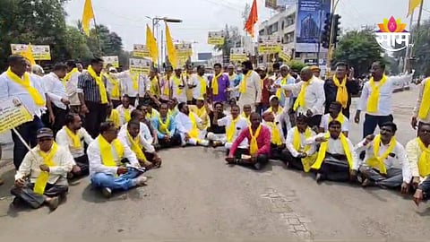 Dhangar Samaj Protest: आरक्षणासाठी धनगर समाज आक्रमक, नाशिक-कोल्हापूरसह राज्यभरात रास्तारोको; पाहा VIDEO