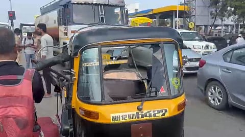 Pune Accident: पुण्यात पुन्हा हिट अँड रनचा थरार, भरधाव कंटेनरने प्रवासी रिक्षाला उडवलं; दोघांचा घटनास्थळीच मृत्यू