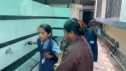 Pimpari Chinchwad News : शाळेतील सँडविच खाल्ले, विद्यार्थ्यांना चक्कर; अनेकांची प्रकृती बिघडली, पालक चिंतेत!