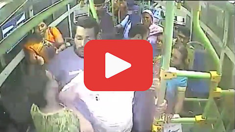 Nashik News: तिकीटासाठी मुलाचे वय विचारल्यामुळे संतापला, कंडक्टरला लाथाबुक्क्यांनी मारहाण; धक्कादायक CCTV 