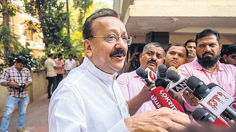 Baba Siddiqui Firing:  मुलाच्या कार्यालयाबाहेरच मारेकऱ्यांनी झाडल्या गोळ्या, असा घडला बाबा सिद्धिकींवरील गोळीबारचा थरार 