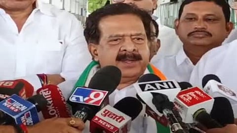 Assembly Election: डॅमेज कंट्रोलसाठी काँग्रेसची धावाधाव? डॅमेज कंट्रोलसाठी 'मातोश्री'वर चेन्नीथला 