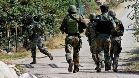 कोर्टाच्या आवारात फुटला ग्रेनेड बॉम्ब; परिसरात उडाली एकच खळबळ, नागरिकांची धावाधाव