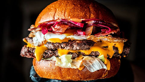 Burger  E-COLI: एक बर्गर करेल तुमचा घात?बर्गरमधील E-COLI जीवाणूमुळे एकाचा बळी