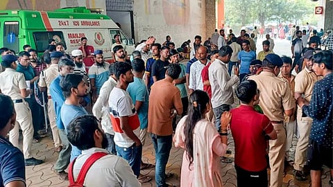 Bandra Terminus: वांद्रे टर्मिनसवरील  चेंगराचेंगरीनंतर रेल्वे प्रशासनाला जाग; प्लॅटफॉर्म तिकीट विक्रीबाबत घेतला मोठा निर्णय