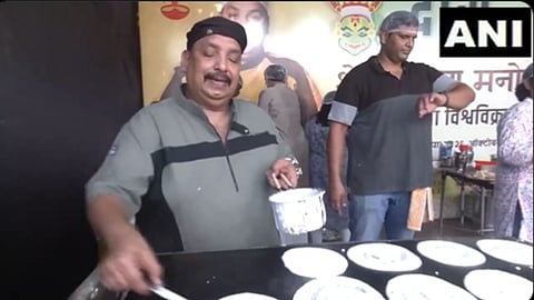 Nagpur Dosa Record: विष्णू मनोहर यांचा पुन्हा विश्वविक्रम, २४ तासांत ३-४ हजार नाही तर तब्बल १० हजार डोसे केले; पाहा VIDEO