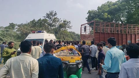 Auto Truck Accident: भरधाव ऑटो उलटला नंतर ट्रकने चिरडलं; ऑटो-ट्रकच्या अपघातात १० जणांचा मृत्यू