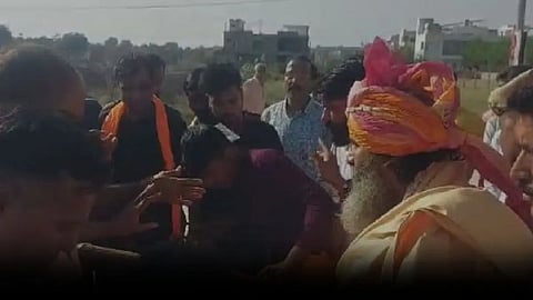 Bageshwar Baba: बागेश्वर बाबांच्या कार्यक्रमात घडला अनर्थ;  चेंगराचेंगरीत महिला-लहान मुलं जखमी