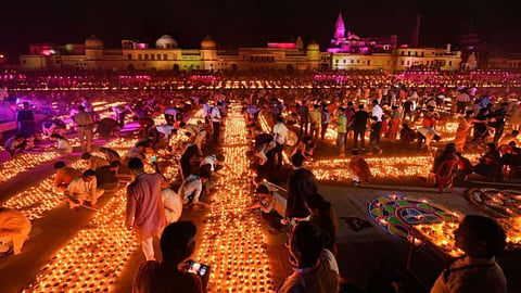 Dev Deepawali 2024: कधीये देव दिवाळी? वाराणसी आणि देव दिवाळीचा संबंध काय?जाणून घ्या