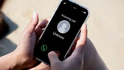 एक नंबर! आता कॉलसाठी नसणार SIMची गरज;  भारतात पहिल्यांदा Satellite to Device सर्विस सुरू