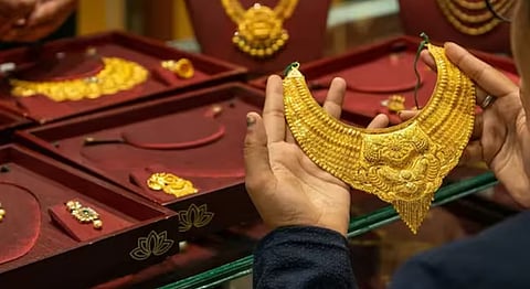 Gold Price Today: 'सुवर्णनगरी'त २४ तासांत सोन्याचा भाव २ हजारांनी वाढला, १ तोळ्यासाठी किती पैसे मोजावे लागणार? 