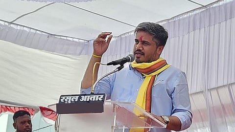 एकनाथ शिंदे यांना धोक्याची जाणीव झाली; रोहित पवार असे का म्हणाले? 
