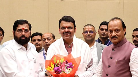  मुख्यमंत्रिपदाची शपथ घेताच देवेंद्र फडणवीसांचा पहिलाच महत्वाचा निर्णय, त्या फाइलवर केली सही
