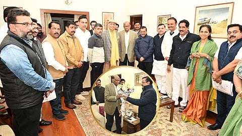  दिल्लीत शरद पवार आणि अरविंद केजरीवाल यांच्यात ईव्हीएमच्या मुद्यावर बैठक; नेमकी काय चर्चा झाली?