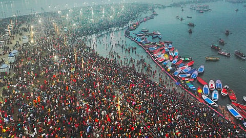 Mahakumbh Mela 2025: संगमावर पहिल्याच दिवशी ४० लाख लोकांचा स्नान सोहळा, संगमात स्नानाचा उत्सव