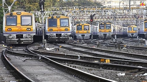 Central Railway Mega Block : गर्दी, धक्काबुक्की आणि मेगाब्लॉकचा परिणाम; ५ तासांनंतर मध्य रेल्वेची वाहतूक सुरु, आता परिस्थिती काय?