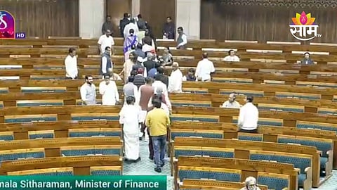 Budget 2025 : अर्थमंत्री निर्मला सीतारामन लोकसभेत 'अर्थसंकल्प- GYAN' मांडताना विरोधकांचा सभात्याग