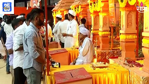 Paduka Darshan Sohala 2025: वरळीमध्ये भरला 'भक्तीचा महाकुंभ'; संतांच्या पादुका दर्शनासाठी लोटला जनसागर