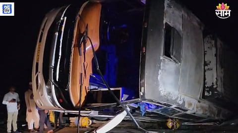 Mumbai Ahmedabad highway midnight road accident